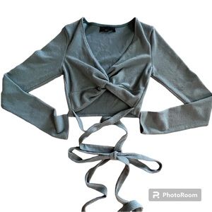 Good Used condition Urban Outfitters light green twist toe crop top. Super cute!